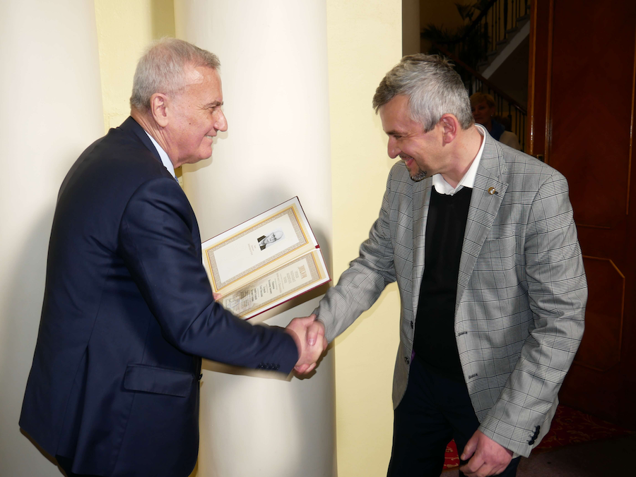 Вітаємо з присудженням Премії імені І.І. Шмальгаузена